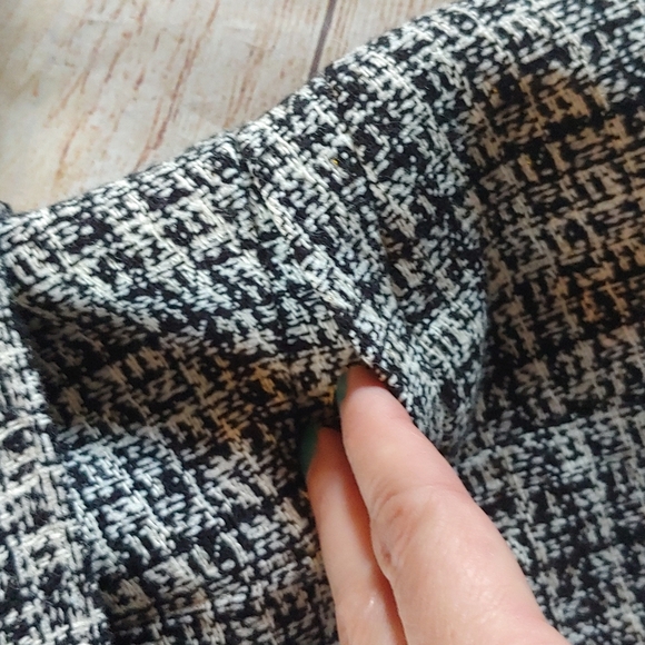 Woven Cropped Sleeve Jacket - Picture 6 of 7